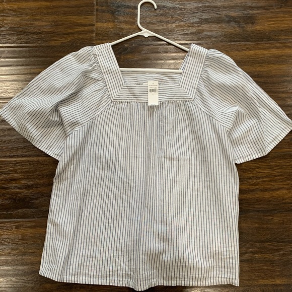 GAP top - L - Picture 1 of 1